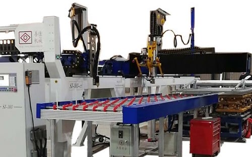 Linha automática de vedação (gasketing)