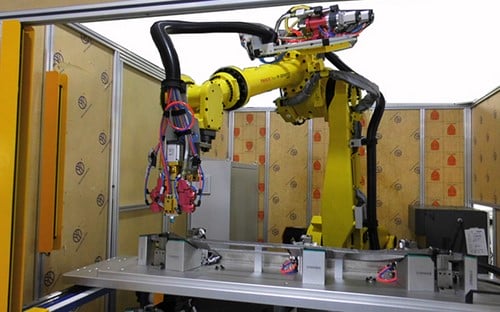 Linha automática de vedação (gasketing)