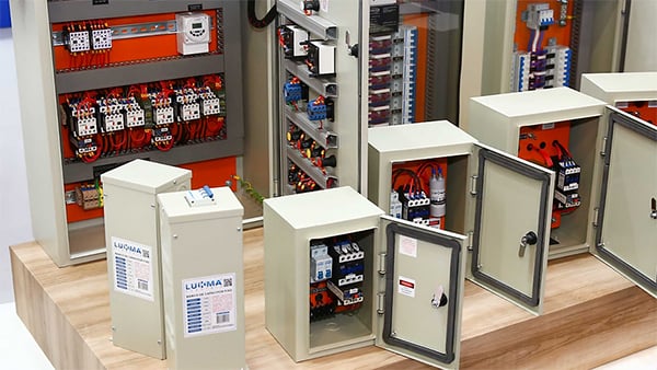 Solução de vedação de caixas elétricas para a LUKBOX (fabricante brasileiro de gabinetes elétricos)